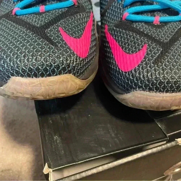 LEBRON XLL size 11 - Picture 3 of 15